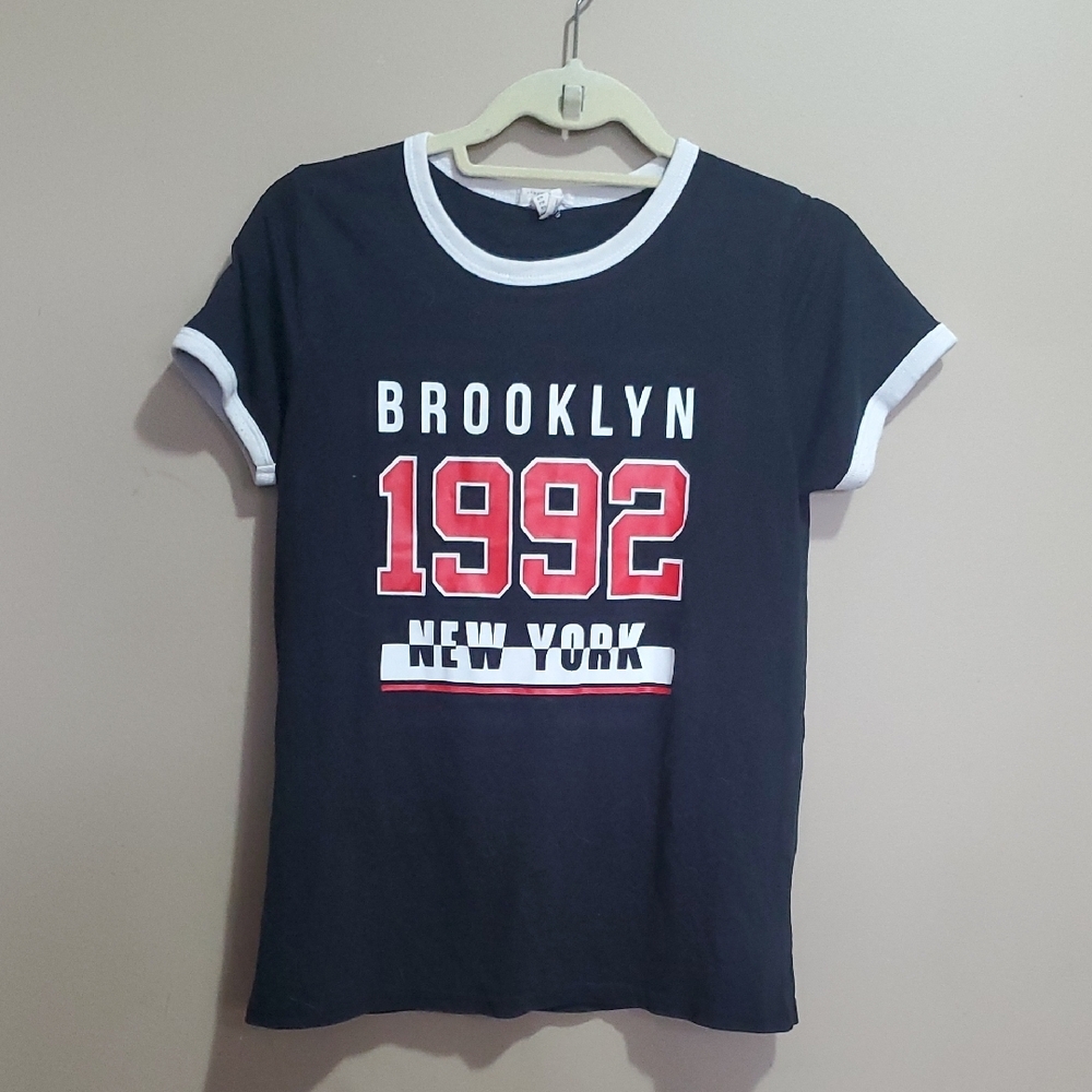 Streetwear Society Black and White Graphic Tee Size Large